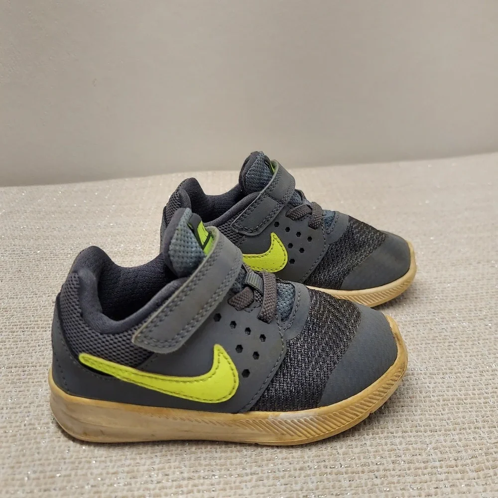 Nike Star Runner Toddler 7C Grey Volt Green Sneakers 869974-002